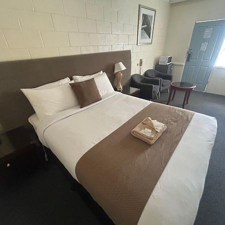 Warren Motor Inn Bagian luar foto